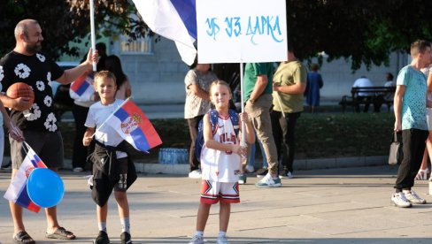 ZA UREĐENU SRBIJU, BEZ BLOKADA Ubljani na ulicama - protiv blokada i uz Darka (FOTO)