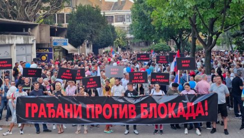 MOĆNI PRIZORI: Sremska Mitrovica ustala protiv blokada (FOTO) (VIDEO) MOĆNI PRIZORI: Sremska Mitrovica ustala protiv blokada (FOTO) (VIDEO)