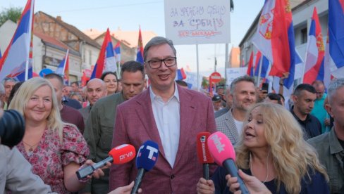 VUČIĆ U UBU SA GRAĐANIMA NA SKUPU PROTIV BLOKADA (VIDEO) VUČIĆ U UBU SA GRAĐANIMA NA SKUPU PROTIV BLOKADA (VIDEO)