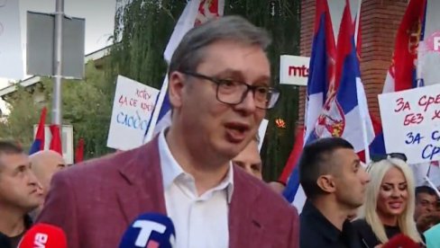VUČIĆ O POZIVU NA DEBATU SA BLOKADERIMA: Ne mogu da verujem da neko može da odbije poziv predsednika republike, nadam se da će da razmisle VUČIĆ O POZIVU NA DEBATU SA BLOKADERIMA: Ne mogu da verujem da neko može da odbije poziv predsednika republike, nadam se da će da razmisle