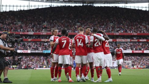 ARSENAL OPET POBEDIO U PREMIJER LIGI: Tobdžije razbile Lids, proradio i Viktor Đokereš ARSENAL OPET POBEDIO U PREMIJER LIGI: Tobdžije razbile Lids, proradio i Viktor Đokereš