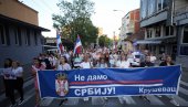 ДОСТА ЈЕ БЛОКАДА, ХОЋЕМО ДА ЖИВИМО: Братислав Гашић са још четири хиљаде Крушевљана подржао пристојну Србију ДОСТА ЈЕ БЛОКАДА, ХОЋЕМО ДА ЖИВИМО: Братислав Гашић са још четири хиљаде Крушевљана подржао пристојну Србију