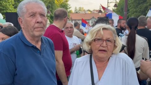 DOŠLI SMO DA PODRŽIMO MIRNU SRBIJU Bračni par iz Aranđelovca na skupu protiv blokada (VIDEO) DOŠLI SMO DA PODRŽIMO MIRNU SRBIJU Bračni par iz Aranđelovca na skupu protiv blokada (VIDEO)
