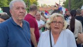 ДОШЛИ СМО ДА ПОДРЖИМО МИРНУ СРБИЈУ Брачни пар из Аранђеловца на скупу против блокада (ВИДЕО) ДОШЛИ СМО ДА ПОДРЖИМО МИРНУ СРБИЈУ Брачни пар из Аранђеловца на скупу против блокада (ВИДЕО)