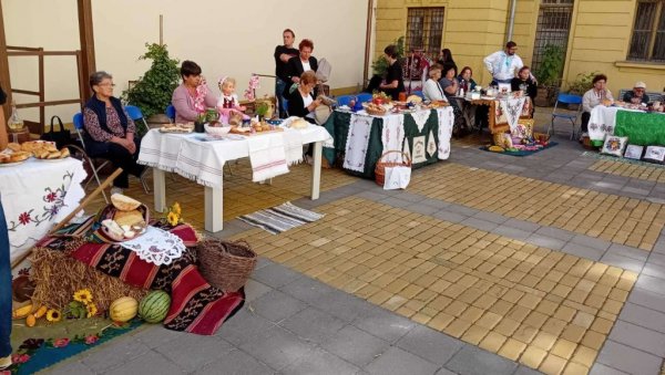 РИНФЛАЈШ, ЖУТА СУПА И ДОМАЋЕ КИФЛИЦЕ: Традиционални Банатски фестивал нематеријалног културног наслеђа