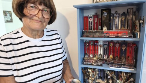 СОБА СЕЋАЊА НА ФАМИЛИЈУ, ПРУГУ И РАТНЕ ХЕРОЈЕ: Необичан приватни музеј у Ћелијама код Лајковца са 3.000 експоната отворила је Вера Поповић