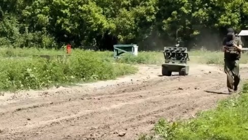 RUSKA ARMIJA PREDSTAVILA „MINI-SOLNCEPEK“: Lanser termobaričnih raketa nalik TOS-1A ali u vidu drona! (VIDEO) RUSKA ARMIJA PREDSTAVILA „MINI-SOLNCEPEK“: Lanser termobaričnih raketa nalik TOS-1A ali u vidu drona! (VIDEO)