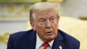 АМЕРИКА ТУГУЈЕ: Трамп наредио да се заставе спусте на пола копља