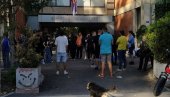 BLOKADERI IZBAČENI SA FILOZOFSKOG FAKULTETA: Napravili svinjac od njega, po hodnicima šetaju lisice (FOTO/VIDEO)
