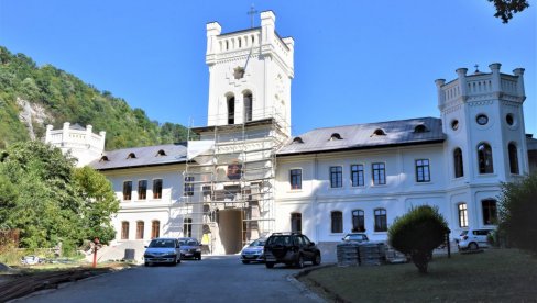 ТИСМАНА, НАЈСТАРИЈИ МАНАСТИРУ У РУМУНИЈИ, ЗАДУЖБИНА ЈЕ СРБИНА НИКОДИМА ХИЛАНДАРЦА: Ћирилица подунавског Светог Саве ишчезава са фресака ТИСМАНА, НАЈСТАРИЈИ МАНАСТИРУ У РУМУНИЈИ, ЗАДУЖБИНА ЈЕ СРБИНА НИКОДИМА ХИЛАНДАРЦА: Ћирилица подунавског Светог Саве ишчезава са фресака