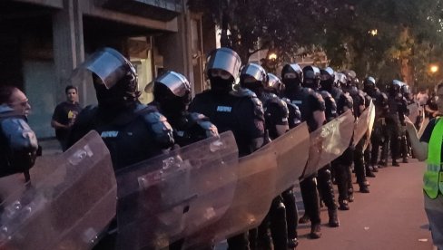 POLICIJA NAPUSTILA FILOZOFSKI FAKULTET U NOVOM SADU Oglasio se Ministar prosvete: Situacija se normalizuje