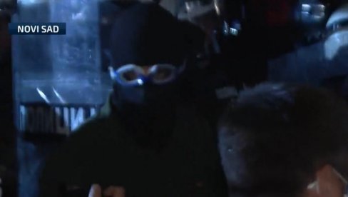 OGLASIO SE MUP O NASILJU BLOKADERA U NOVOM SADU: Gađali su policajce kamenicama, jajima, pirotehničkim sredstvima