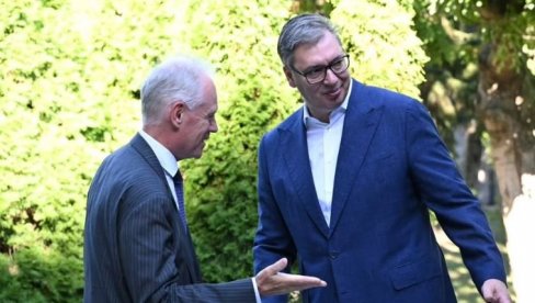 НАШ ЦИЉ ОСТАЈЕ БОЉИ ЖИВОТ ГРАЂАНА И ОЧУВАЊЕ СТАБИЛНОСТИ У РЕГИОНУ Вучић се састао са Гертом Јаном Копманом (ФОТО) НАШ ЦИЉ ОСТАЈЕ БОЉИ ЖИВОТ ГРАЂАНА И ОЧУВАЊЕ СТАБИЛНОСТИ У РЕГИОНУ Вучић се састао са Гертом Јаном Копманом (ФОТО)