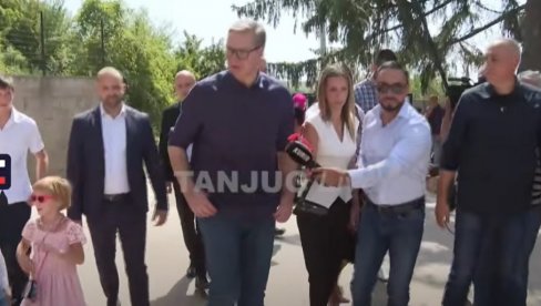 Председник Вучић у посети Раковици (ВИДЕО) Председник Вучић у посети Раковици (ВИДЕО)