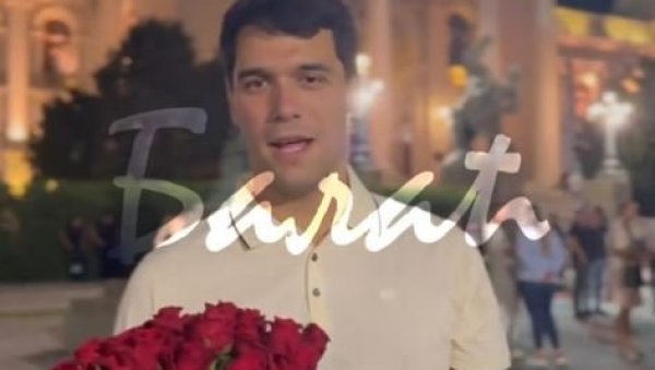 ЈЕДАН МАЛИ ЗНАК ПАЖЊЕ ЗА ВАС Балаћ купио руже за даме које се боре за бољу Србију ЈЕДАН МАЛИ ЗНАК ПАЖЊЕ ЗА ВАС Балаћ купио руже за даме које се боре за бољу Србију