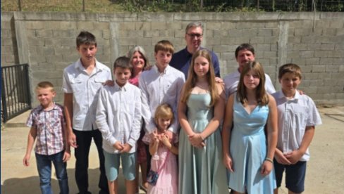 MAJKA DEVETORO DECE POSLE POSETE VUČIĆA: Presudno nam znači njegova podrška i nove mere MAJKA DEVETORO DECE POSLE POSETE VUČIĆA: Presudno nam znači njegova podrška i nove mere