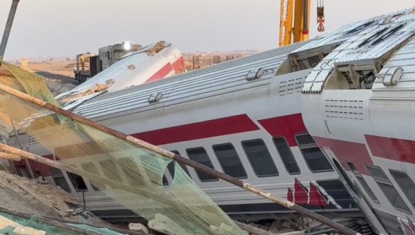ТРОЈЕ ПОГИНУЛО У СТРАШНОЈ НЕСРЕЋИ: Воз исклизнуо са шина, скоро 100 повређених