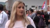 БЕЛА ПАЛАНКА ДИГЛА ГЛАС ПРОТИВ БЛОКАДА Тражимо само миран и пристојан живот за нашу децу! БЕЛА ПАЛАНКА ДИГЛА ГЛАС ПРОТИВ БЛОКАДА Тражимо само миран и пристојан живот за нашу децу!