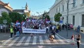 БЕЛИ БАЛОНИ КАО СИМБОЛ МИРА: Зрењанин сложно против блокада (ВИДЕО) БЕЛИ БАЛОНИ КАО СИМБОЛ МИРА: Зрењанин сложно против блокада (ВИДЕО)