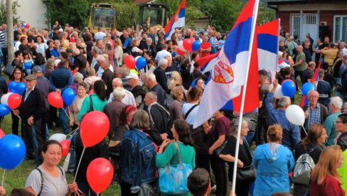 ПАЛА ОДЛУКА: Организатори скупа против блокада померају скуп због блокадерског прајда - Да би се узбегли сукоби ПАЛА ОДЛУКА: Организатори скупа против блокада померају скуп због блокадерског прајда - Да би се узбегли сукоби