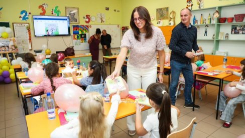 PRVACIMA PO DESET HILJADA DINARA PRVACIMA PO DESET HILJADA DINARA
