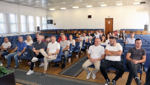 АКЦИЈА ЗА СМАЊЕЊЕ СТОПЕ НЕЗАПОСЛЕНОСТИ У СМЕДЕРЕВУ: Урчени уговори за подстицање запошљавања и самозапошљавања АКЦИЈА ЗА СМАЊЕЊЕ СТОПЕ НЕЗАПОСЛЕНОСТИ У СМЕДЕРЕВУ: Урчени уговори за подстицање запошљавања и самозапошљавања