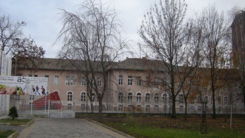 IAKO IH SADA IMA PREVIŠE, ZBOG PENZIONISANJA PROSVETARA, KIKINDA ĆE SE SUOČITI SA NEDOSTATKOM KADROVA   Bura u Kozarcima zbog - učiteljice IAKO IH SADA IMA PREVIŠE, ZBOG PENZIONISANJA PROSVETARA, KIKINDA ĆE SE SUOČITI SA NEDOSTATKOM KADROVA   Bura u Kozarcima zbog - učiteljice