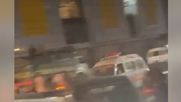 ЕКСПЛОДИРАЛА БОМБА НА СКУПУ ПОЛИТИЧКЕ ПАРТИЈЕ: Погинуло чак 11 људи, има и повређених (ВИДЕО) ЕКСПЛОДИРАЛА БОМБА НА СКУПУ ПОЛИТИЧКЕ ПАРТИЈЕ: Погинуло чак 11 људи, има и повређених (ВИДЕО)