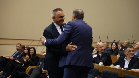 REPUBLIKA SRPSKA DOBILA NOVOG PREMIJERA: Izabrana nova vlada REPUBLIKA SRPSKA DOBILA NOVOG PREMIJERA: Izabrana nova vlada