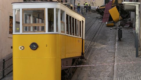 RASTE BROJ MRTVIH U LISABONU NAKON ISKAKANJA ŽIČARE IZ ŠINA Oglasile se portugalske vlasti: Među stradalima i strani državljani RASTE BROJ MRTVIH U LISABONU NAKON ISKAKANJA ŽIČARE IZ ŠINA Oglasile se portugalske vlasti: Među stradalima i strani državljani