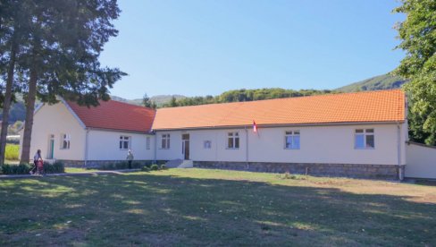 РЕКОНСТРУКЦИЈА ПОСЛЕ СЕДАМ ДЕЦЕНИЈА: Обновљена школа у селу грнчара РЕКОНСТРУКЦИЈА ПОСЛЕ СЕДАМ ДЕЦЕНИЈА: Обновљена школа у селу грнчара