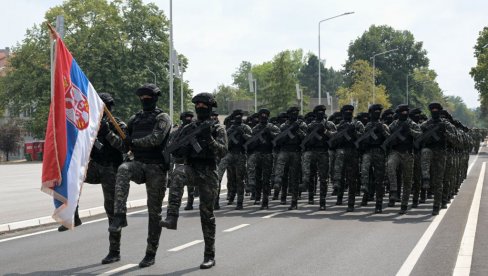 СРАМОТНО: За Драгана Шолака, Нову и Н1, Војска Србије је окупаторска војска (ФОТО)