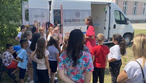 KNJIGE SVIMA DOSTUPNE: „Bibliokombi“ nastavlja krstarenje seoskim područjima KNJIGE SVIMA DOSTUPNE: „Bibliokombi“ nastavlja krstarenje seoskim područjima