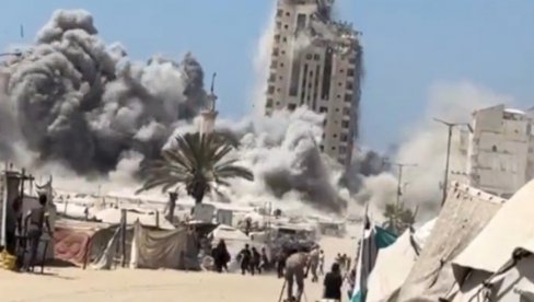 LJUDI BEŽE NA SVE STRANE, RAKETA POGAĐA BEZ GREŠKE: Zgrada sravnjena sa zemljom u deliću sekunde (FOTO/VIDEO) LJUDI BEŽE NA SVE STRANE, RAKETA POGAĐA BEZ GREŠKE: Zgrada sravnjena sa zemljom u deliću sekunde (FOTO/VIDEO)