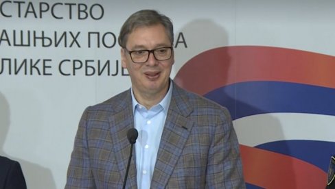 ДРЖАВА СРБИЈА ЈЕ ЈАЧА ОД СВАКОГА: Из командног центра обратио се председник Вучић (ВИДЕО) ДРЖАВА СРБИЈА ЈЕ ЈАЧА ОД СВАКОГА: Из командног центра обратио се председник Вучић (ВИДЕО)