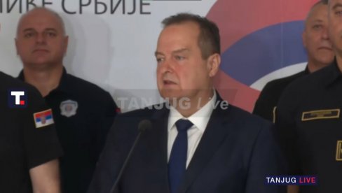 Uživo UŽIVO IZ MINISTARSTVA UNUTRAŠNJIH POSLOVA Obraća se Ivica Dačić u vezi sa brutalnim nasiljem blokadera u Novom Sadu (VIDEO)