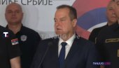 ШТА ЋЕ ЊИМА ПИШТОЉ? НАЋИ ЋЕМО ОНОГ КО ЈЕ ТО УРАДИО Директор полиције Васиљевић о насиљу блокадера у Новом Саду: Полиција је брутално н
