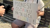 SRAMNE PAROLE NA BLOKADERSKOJ GEJ PARADI: Od pumpaj do uvreda Vučiću (FOTO)