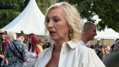 PRVI BLOKADERSKI GEJ PRAJD: Kuma im je iz Đilasove stranke, spremili transparente pumpaj, a zastaju kod kultnog blokaderskog mesta PRVI BLOKADERSKI GEJ PRAJD: Kuma im je iz Đilasove stranke, spremili transparente pumpaj, a zastaju kod kultnog blokaderskog mesta