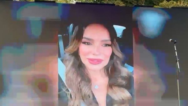 СЕВЕРИНА НА БЛОКАДЕРСКОМ ПРАЈДУ: Усташка певачица пумпа са блокадерима (ВИДЕО) СЕВЕРИНА НА БЛОКАДЕРСКОМ ПРАЈДУ: Усташка певачица пумпа са блокадерима (ВИДЕО)