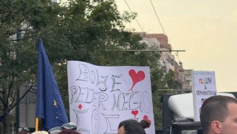 PORUKA SA PRVOG BLOKADERSKOG PRAJDA: Bolje p*der nego ćaci PORUKA SA PRVOG BLOKADERSKOG PRAJDA: Bolje p*der nego ćaci