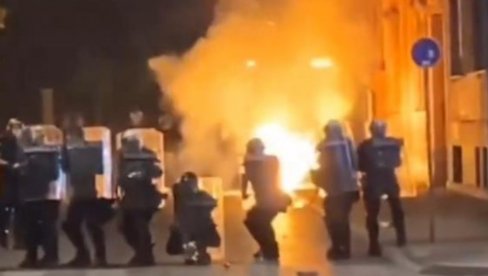 ЕВО КО СУ КЉУЧНИ БЛОКАДЕРИ – МРЗЕ СРБИЈУ И СРПСКИ НАРОД, ШУРУЈУ СА ОПОЗИЦИЈОМ: По налогу усташких лобиста хоће да раскомада Србију