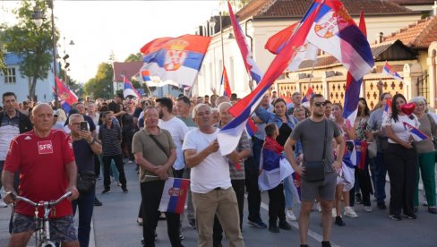 ПРВИ ПУТ У ЧАЧКУ: Велики број грађана окупио се на скупу против блокада (ФОТО/ВИДЕО) ПРВИ ПУТ У ЧАЧКУ: Велики број грађана окупио се на скупу против блокада (ФОТО/ВИДЕО)