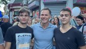 СИНИША МАЛИ СА ГРАЂАНИМА ПРОТИВ БЛОКАДА У ЗЕМУНУ: Борићемо се за Србију управо на овај начин, миром и стабилношћу! (ФОТО/ВИДЕО)