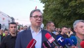 БЛОКАДЕРИ ПОКУШАЛИ ДА ИЗАЗОВУ ИНЦИДЕНТ У ШАПЦУ! Вучић открио - Стали насред пута којим иде велика колона