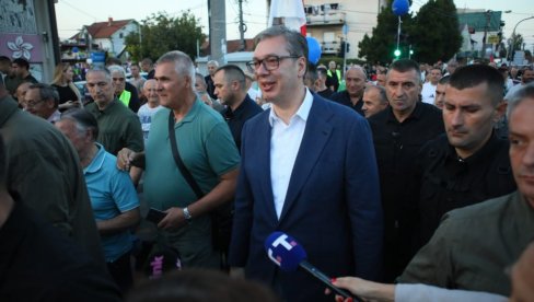 ВУЧИЋ У БОРЧИ С НАРОДОМ: Ви сте најбољи гарант да ће држава бити сачувана (ФОТО/ВИДЕО) ВУЧИЋ У БОРЧИ С НАРОДОМ: Ви сте најбољи гарант да ће држава бити сачувана (ФОТО/ВИДЕО)