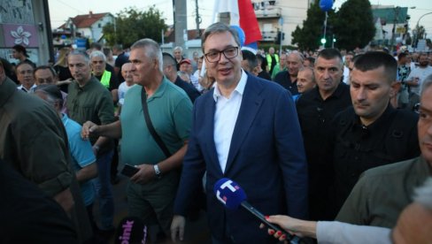 ВУЧИЋ СЕ ВАНРЕДНО ОГЛАСИО: Видео који све објашњава ВУЧИЋ СЕ ВАНРЕДНО ОГЛАСИО: Видео који све објашњава