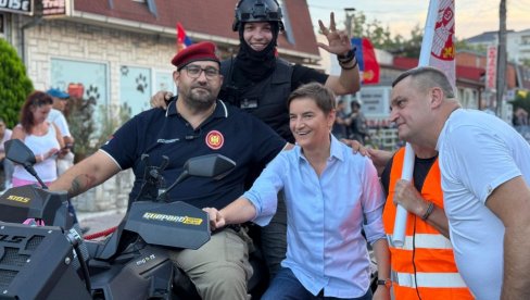 АНА БРНАБИЋ СА БАЈКЕРИМА У БОРЧИ: Велика колона бајкера на скупу грађана против блокада (ФОТО) АНА БРНАБИЋ СА БАЈКЕРИМА У БОРЧИ: Велика колона бајкера на скупу грађана против блокада (ФОТО)