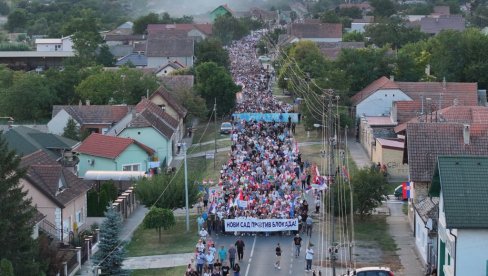 VUČEVIĆ SA GRAĐANIMA PROTIV BLOKADA: Veličanstven skup pristojne Srbije, ovde nema nasilja, ovde nema mržnje, samo ljubav i patriotizam VUČEVIĆ SA GRAĐANIMA PROTIV BLOKADA: Veličanstven skup pristojne Srbije, ovde nema nasilja, ovde nema mržnje, samo ljubav i patriotizam