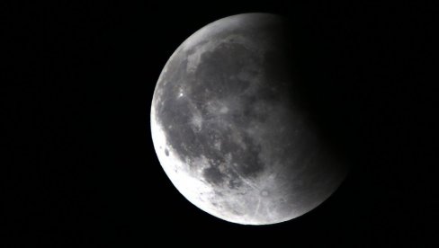 POGLEDAJTE POMRAČENJE MESECA IZNAD BEOGRADA: Spektakl na nebu koji svi mogu da posmatraju golim okom (FOTO/VIDEO) POGLEDAJTE POMRAČENJE MESECA IZNAD BEOGRADA: Spektakl na nebu koji svi mogu da posmatraju golim okom (FOTO/VIDEO)